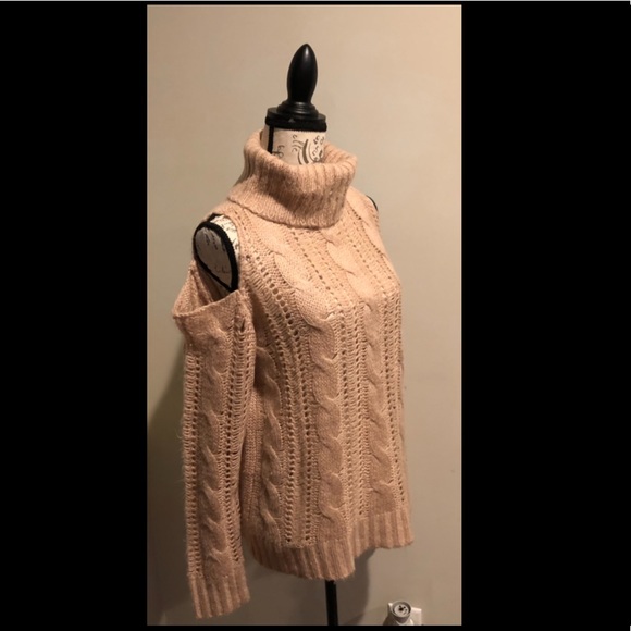 Apricot Elodie cut out turtleneck sweater - Picture 9 of 9